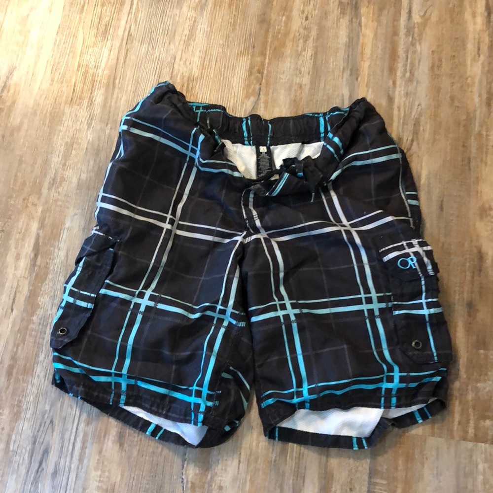 4 pair of swim trunks